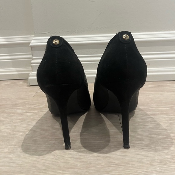Closed Toe Black Suede/Faux Alligator Heels - Picture 3 of 8